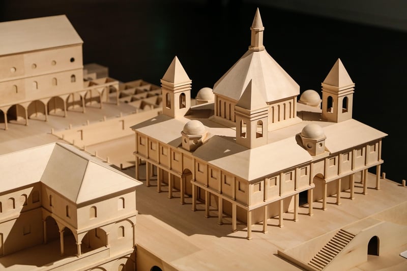 Leonardo da Vinci Statue